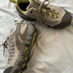 Women’s Hiking Shoes
