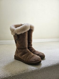 Ugg Boots Plumdale Charm Size 9