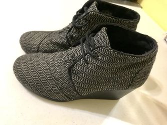 Toms ladies boots wedges size 8w