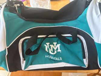 UNM hospitals duffle bag