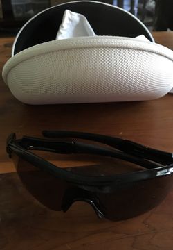 Ladies Oakley sunglassss