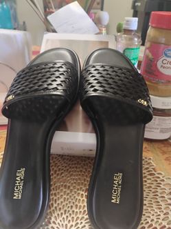 Mk new 9.5 women's sandals