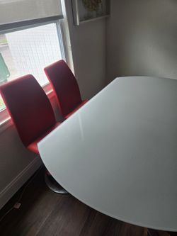 Carlo Perazzi collection from El Dorado Furniture Dinning set with 4 chairs like new