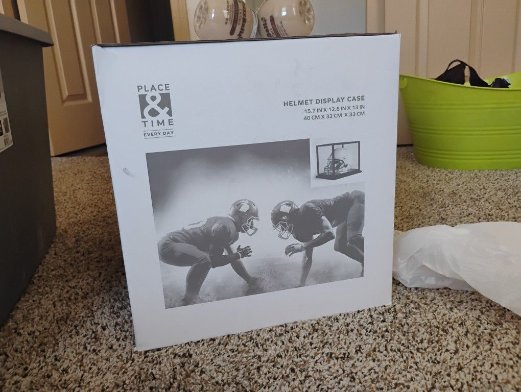 Helment Display Case