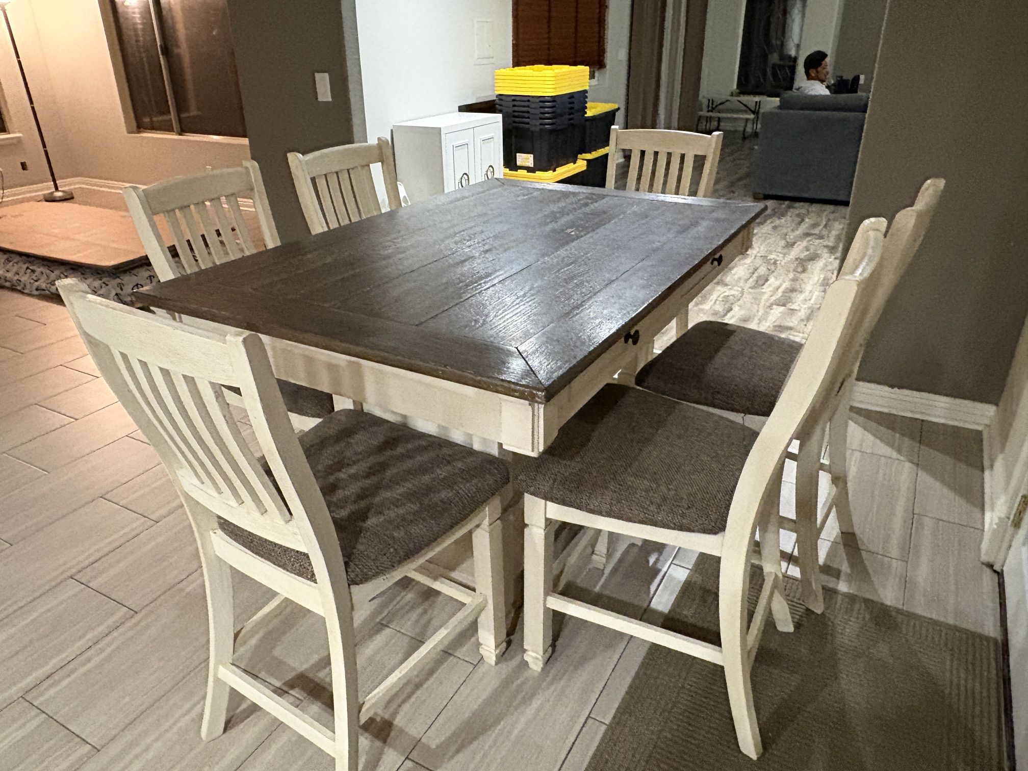 Dining Table With6 Chairs