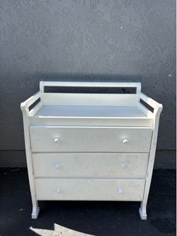 Baby Changing Station / Wardrobe