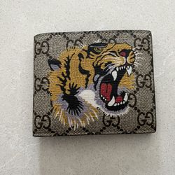 Tiger Print Gucci Supreme Wallet