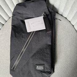 Lululemon Fast Track Bag 2.0 - New With Tags