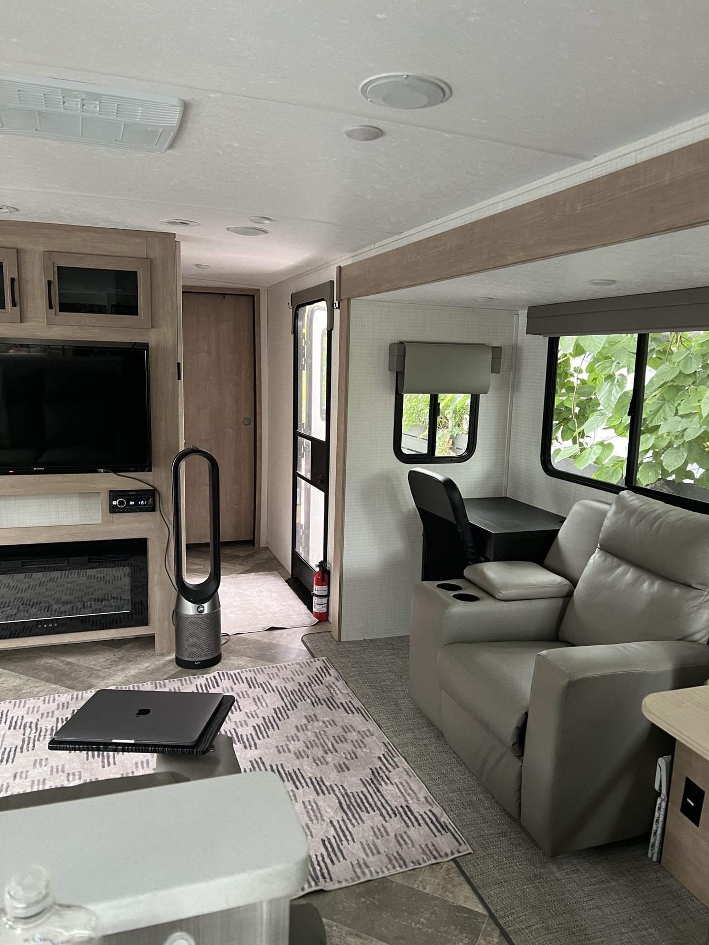 2024 Palomino Solaire 306RKTS
