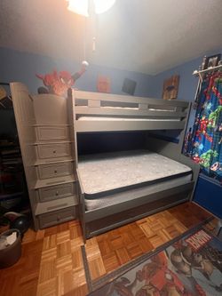 Solid wood Rooms to Go kid Twin/Full BunkBed with optional trundle storage