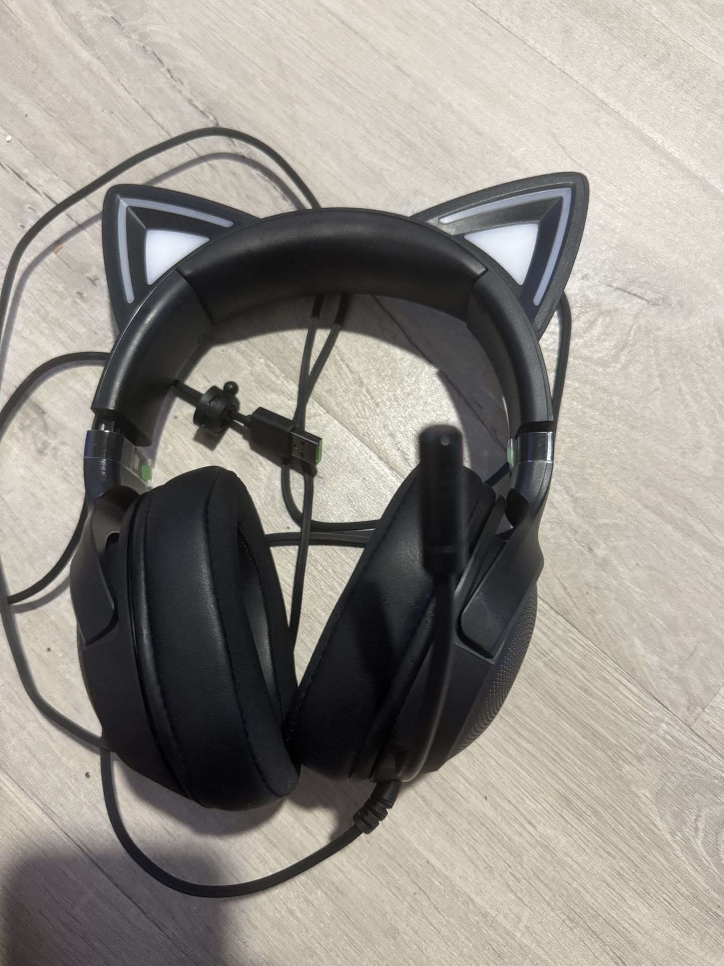 Razer Kraken Kitty V2 USB Wired Headset: Chroma RGB Kitty Ears - Stream Reactive Lighting - HyperClear Cardioid Mic - 40 mm Drivers - 7.1 Surround Sou