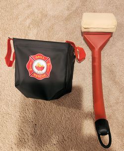 Unused: Grill Rescue - Scraper/Cleaner & Collapsible Bucket
