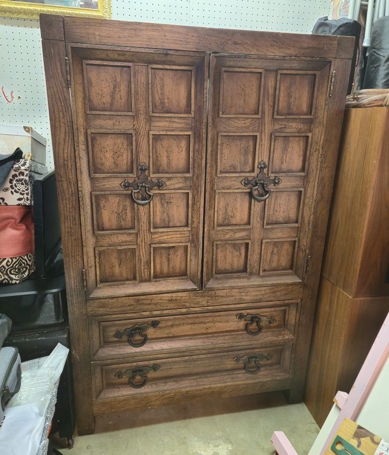 TV Cabinet/Armoire