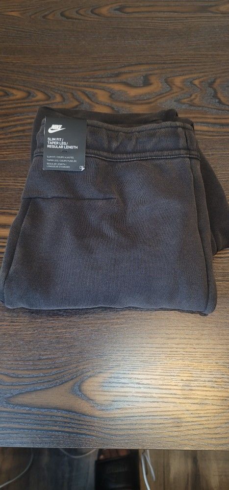 Nike Tech Slim Fit Fleece Joggers