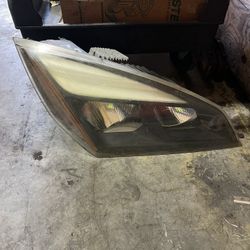 Freightliner Cascadia Passenger Right headlight 2018 2019 2020 2021 2022 2023 2024  