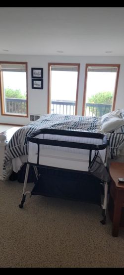 Co Sleeping Crib Bassinet New