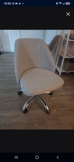 grey office chair