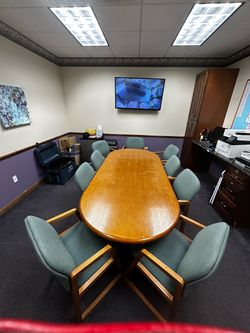 🪑 Wood Conference Table + 9 cushioned chairs