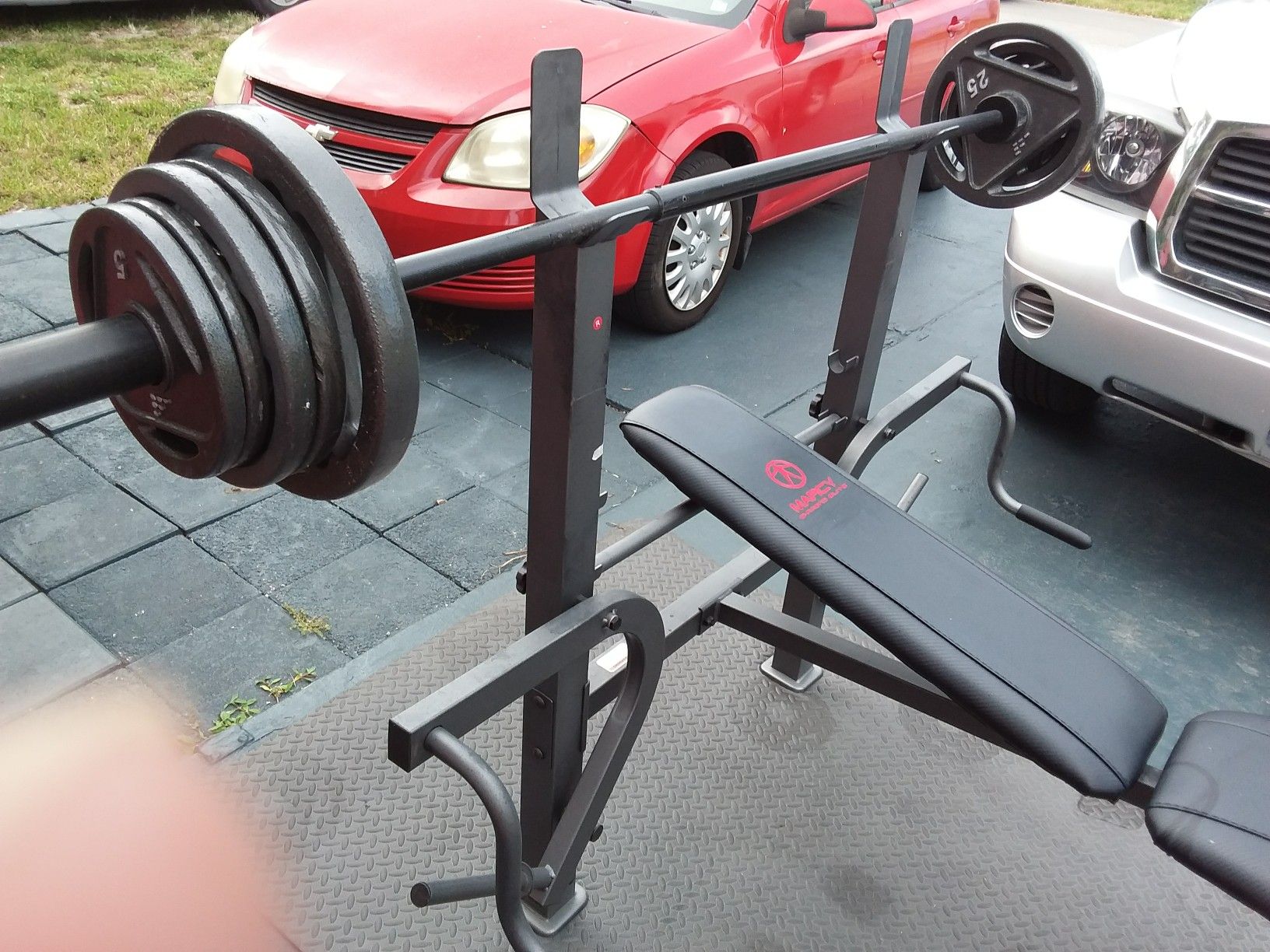 BENCH WEIGHT WEIGHT BENCH MARCY HEAVY-DUTY BENCH WITH 7FT OLIMPIC BAR AND 110 LBS OF OLYMPIC WEIGHTS