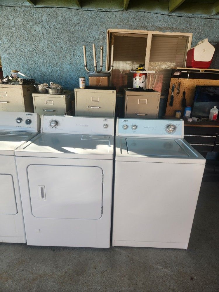 Whirlpool Washer And Gas Dryer Set 
