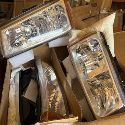 Factory Style Headlights 03-06 Chevy Silverado 1500 / 2500 HD Avalanche 3500