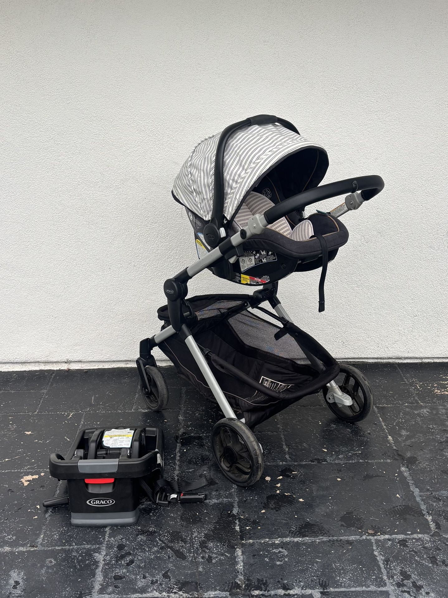 GRACO SNUGRIDE SNUGLOCK INFANT CAR SEAT AND CADDY STROLLER