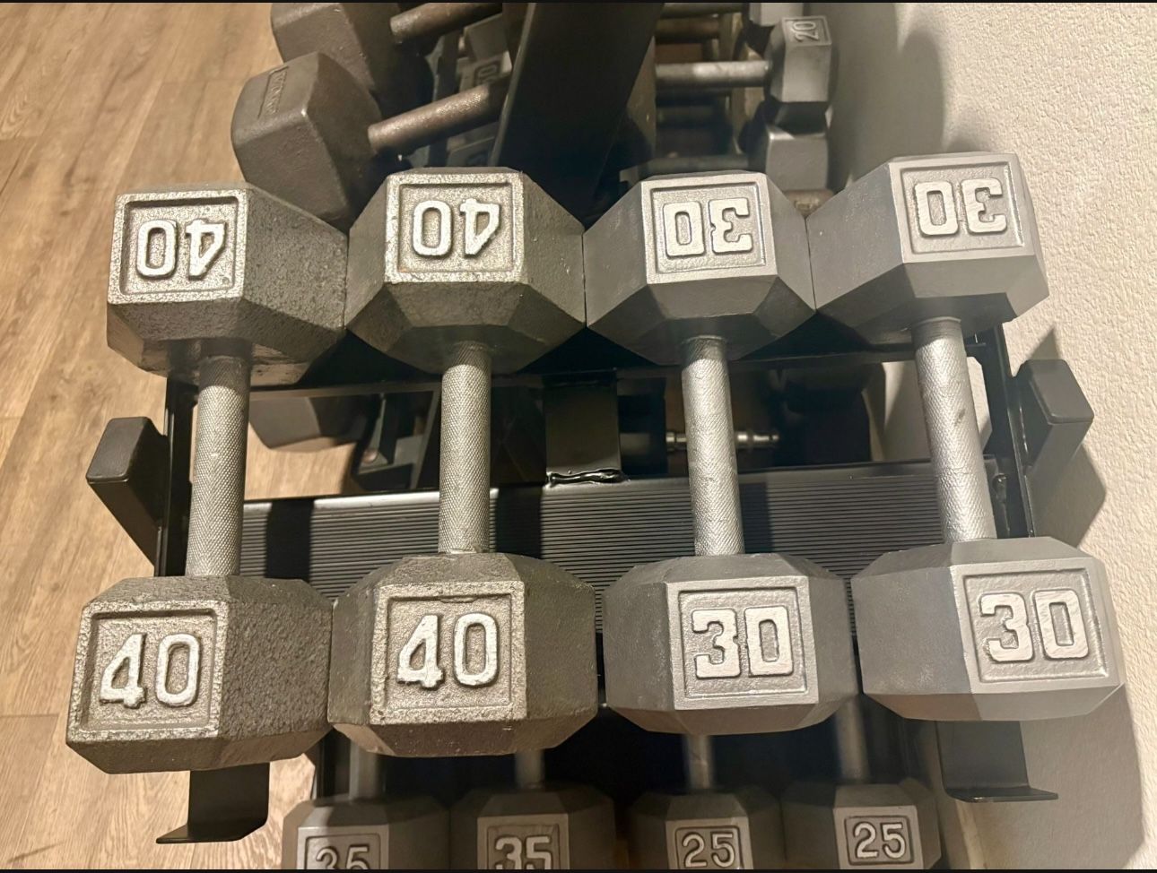 Set Of Heavy Hex Cast Iron Dumbbells  In NEW CONDITION Total: 260 lbs (NO  RACK)