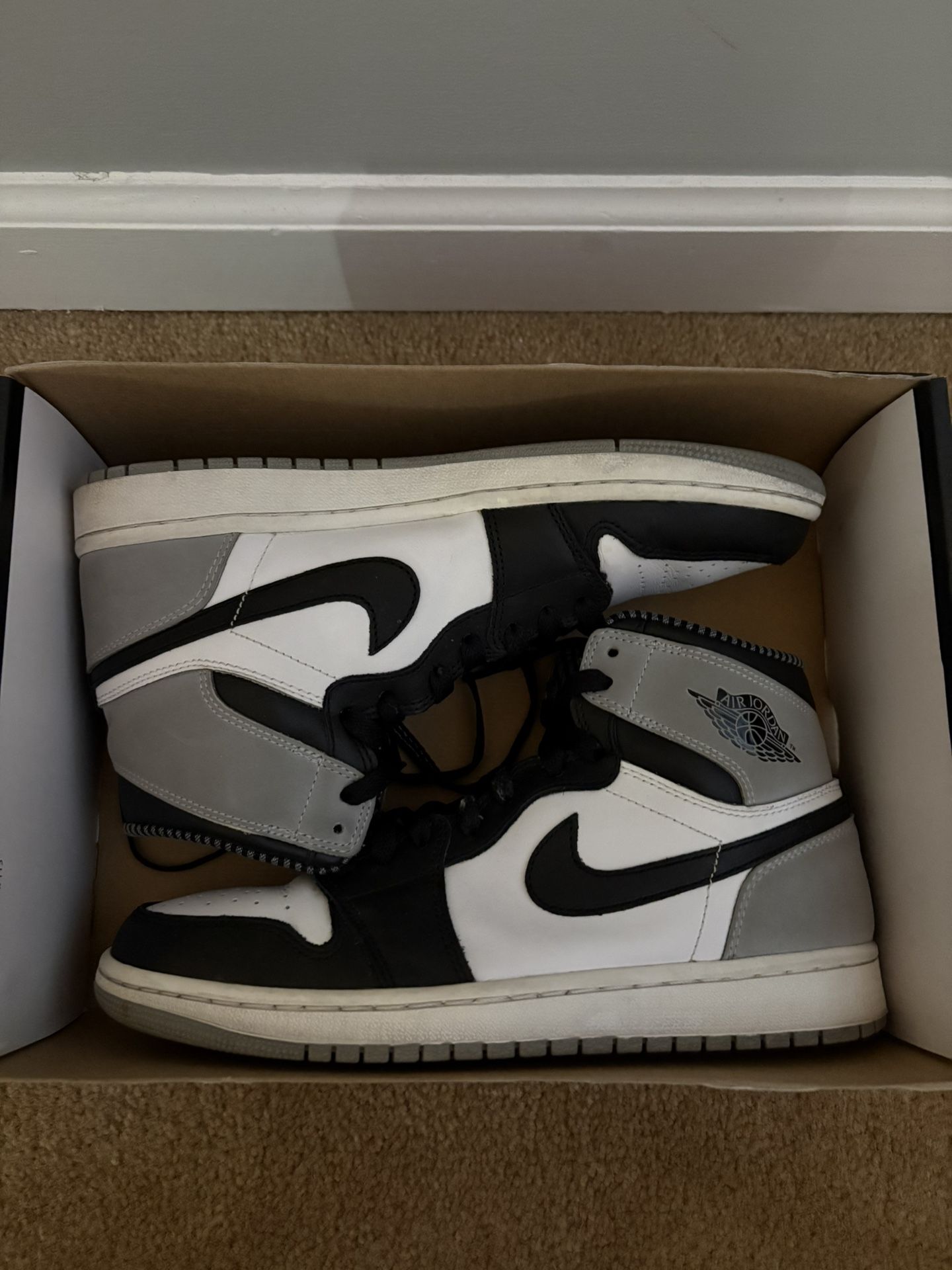 Jordan 1 Retro Gray, White And Black. Size 8 