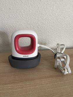 Cricut Mini Heat Press With 3 Heat Settings + Protective Cover