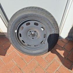 Good YEAR TIRE MOUTED ON JEEP NEVER ON THE ROAD. 195/65R15. ASKING $40.00