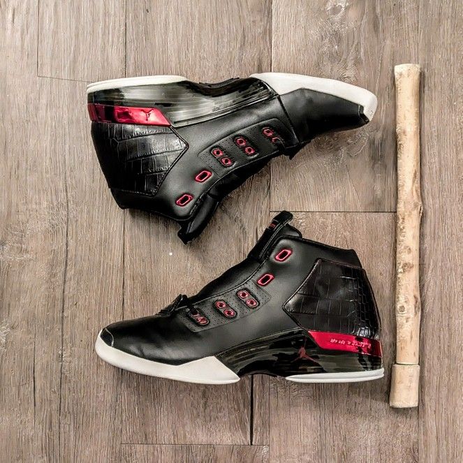 Size Jordan 17+ Retro Bulls worn once quality!