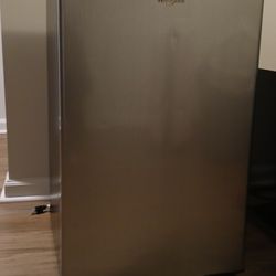 Whirlpool Compact Refrigerator WH43S1E