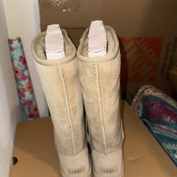 Women’s Size 9 UGGs Tall Sand