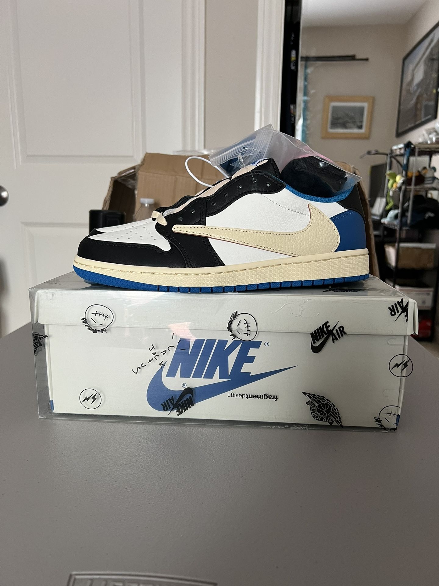 Travis Scott Jordan 1 Low Fragment Size 8