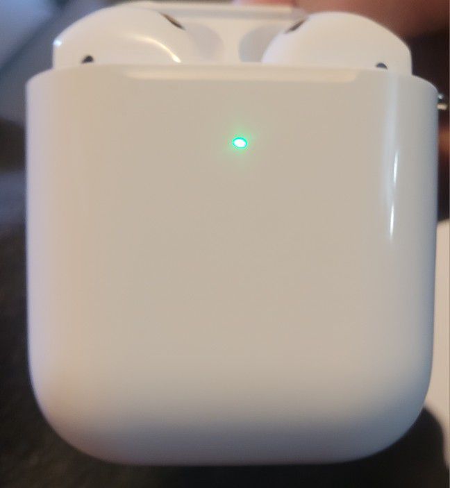 Apple AirPods (2nd Gen)

 With Charging Case