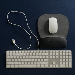 Apple Keyboard, Magic Mouse, Mousepad 