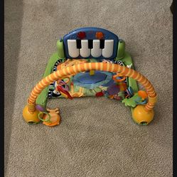 Baby play mat with foot piano