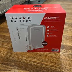 Frigidaire Gallery Light Up Mirror Beauty & Beverage Cooler