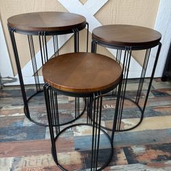 Patio Side End Plant Tables Outdoor Set of 3, Round Rustic Metal Wire Frame with Fir Wood Top, Industrial Nesting Stacking Coffee Tables for Living Ro