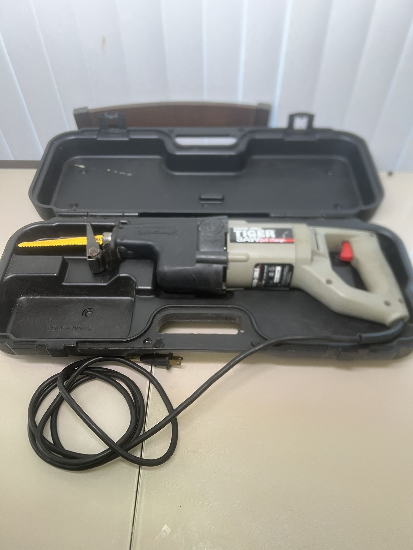 Porter Cable Tiger Saw Heavy Duty Corded Reciprocating Saw Model 735 Made In USA. Great condition. Used in great condition with some cosmetic blemishe