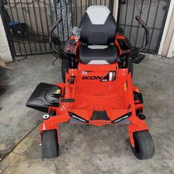 Ariens IKON 42in. 21.5 HP Kawasaki Carb Compliant Dual Hydrostatic Gas Zero Turn Mower
