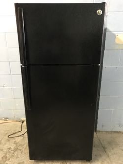 Brand New Scratch & Dent 16 Cu Ft Black Refrigerator