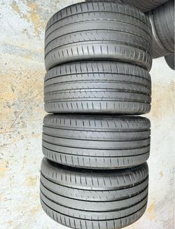 Set Of Four 285/40/22 and 325/35/22 Michelin Pilot Sport 4S with 90-100% Left Mercedes GLE 63