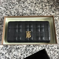 (NEW) Burberry Wallet/ Clutch 