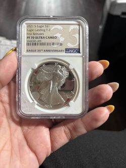 Eagle landing coin