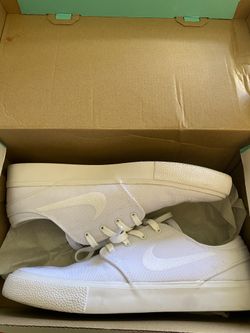 White Nike Janoski’s