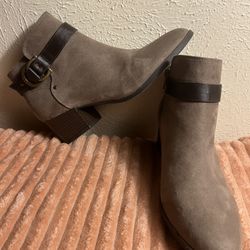Unisa Women’s 8.5 Suede Ankle Boots