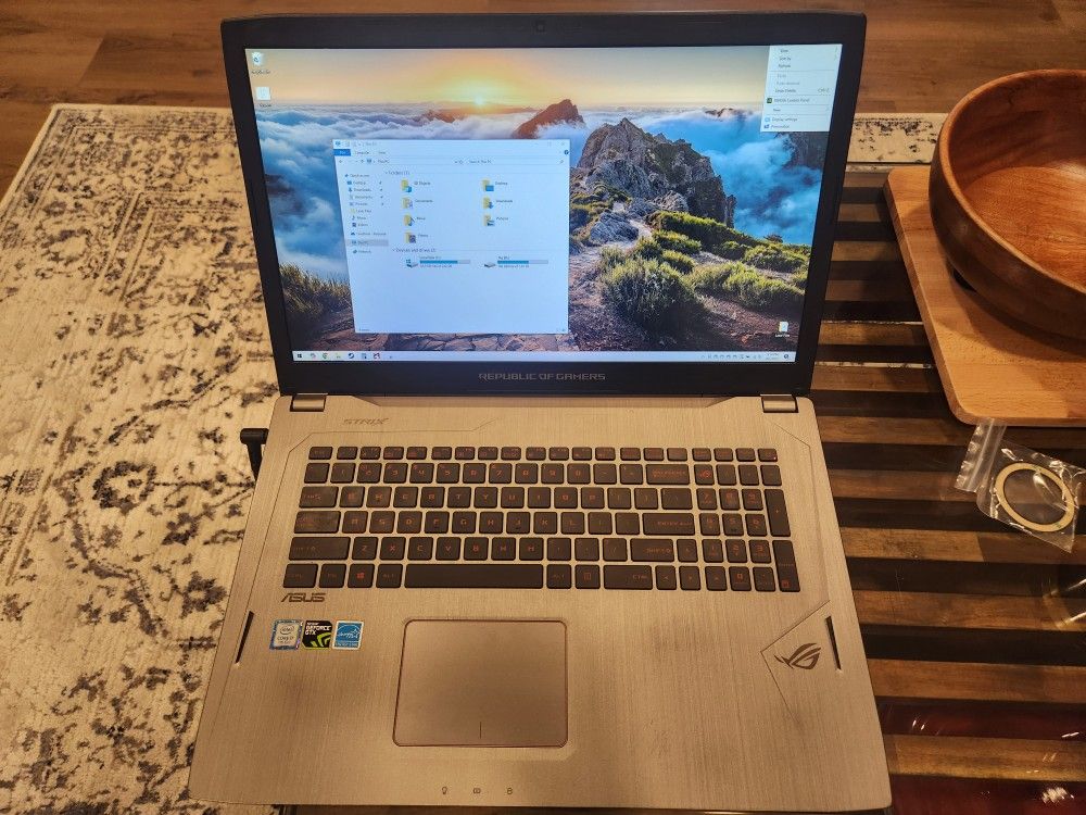 Asus Rog Strix Gaming Laptop 17.3" 75hz i7 GTX 1070 2TB HDD + 250GB SSD