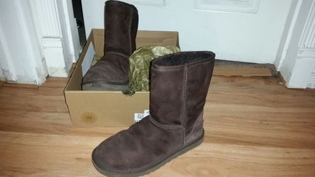 Gently used uggs, adult size