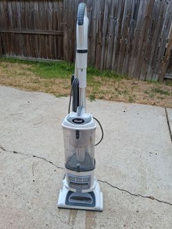 Shark Navigator Lift-Away Professional Vacuum